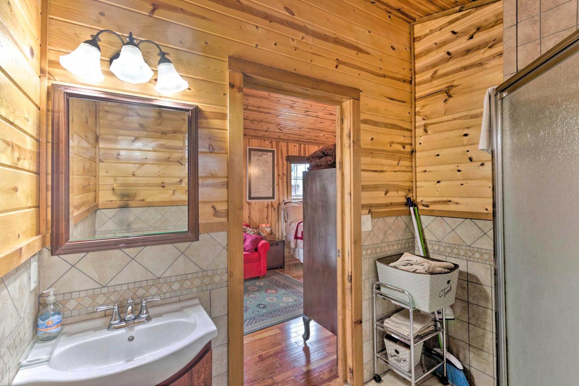 Appartamento The Boat House Creekside Getaway In Hot Springs! Esterno foto